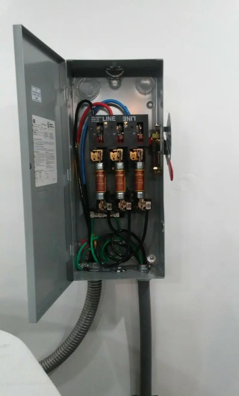 Three-phase disconnect switch installed for Electrical Wiring & Rewiring in Rosita